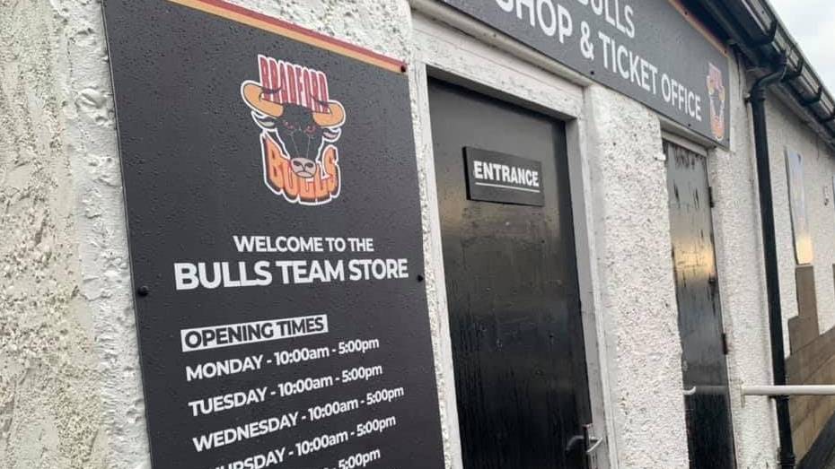 TEAM SHOP OPENING HOURS